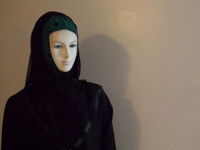 Teal and black Kuwaiti Joint Hijab 3